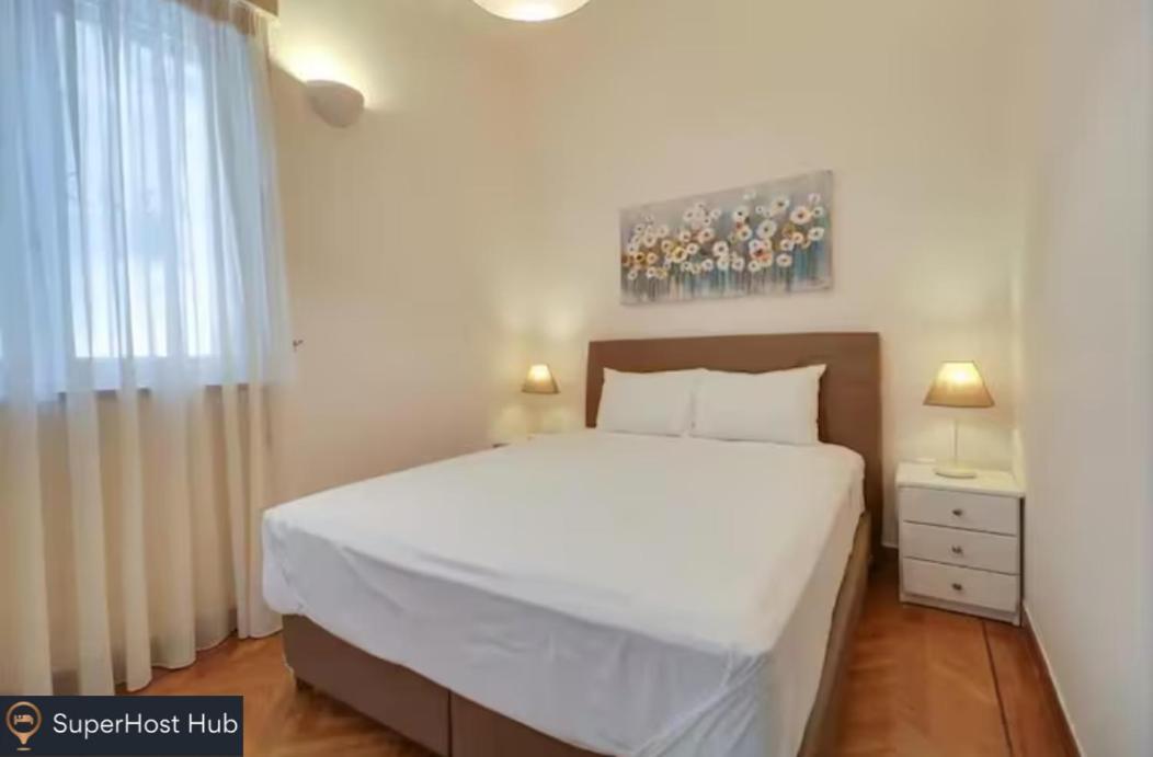Acropolis #11 @museum And Metro By Ermoufashionsuites Apartment *